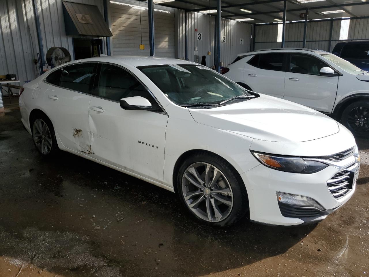2022 Chevrolet Malibu - Image 4