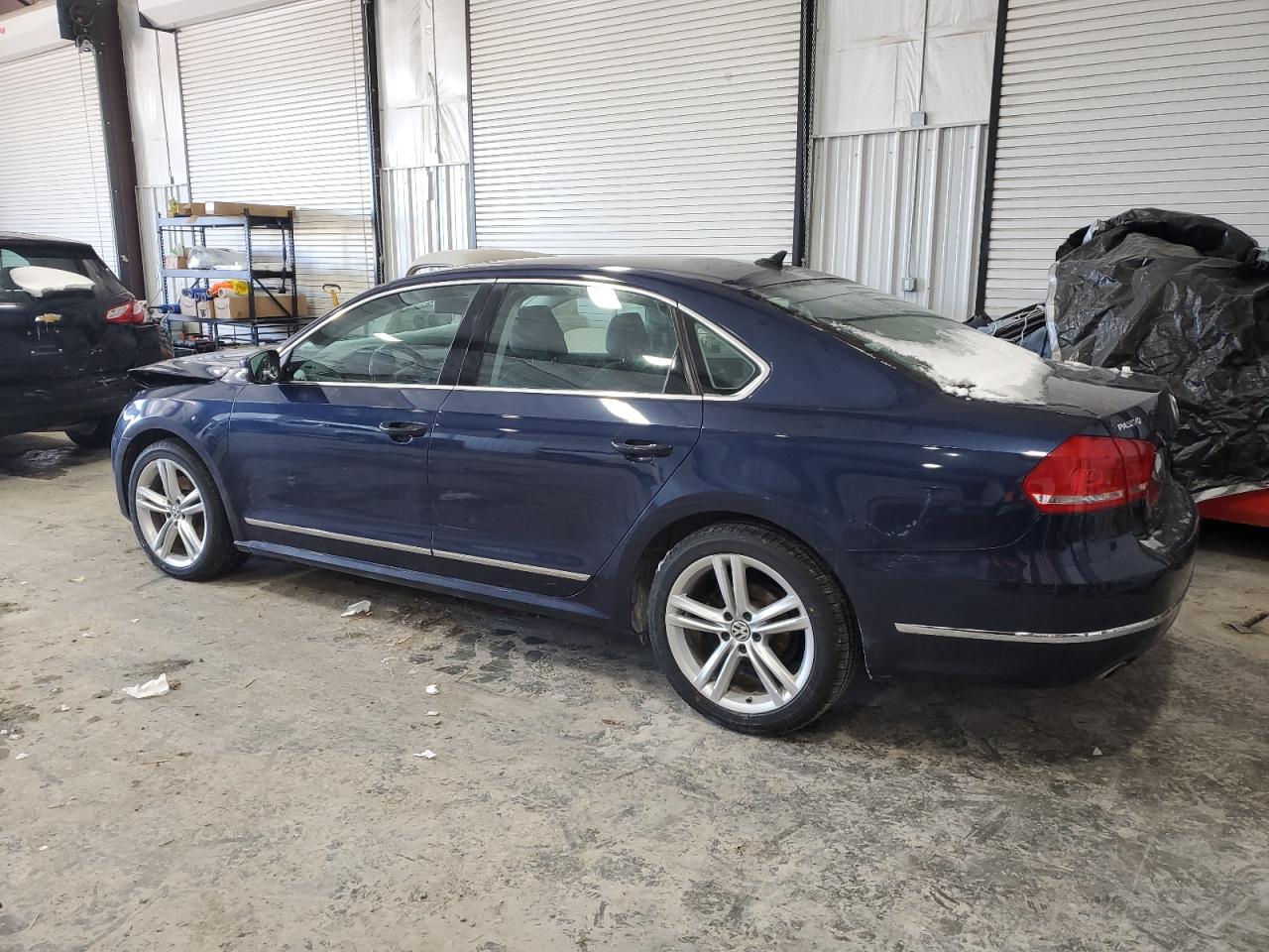 2015 Volkswagen Passat - Image 2