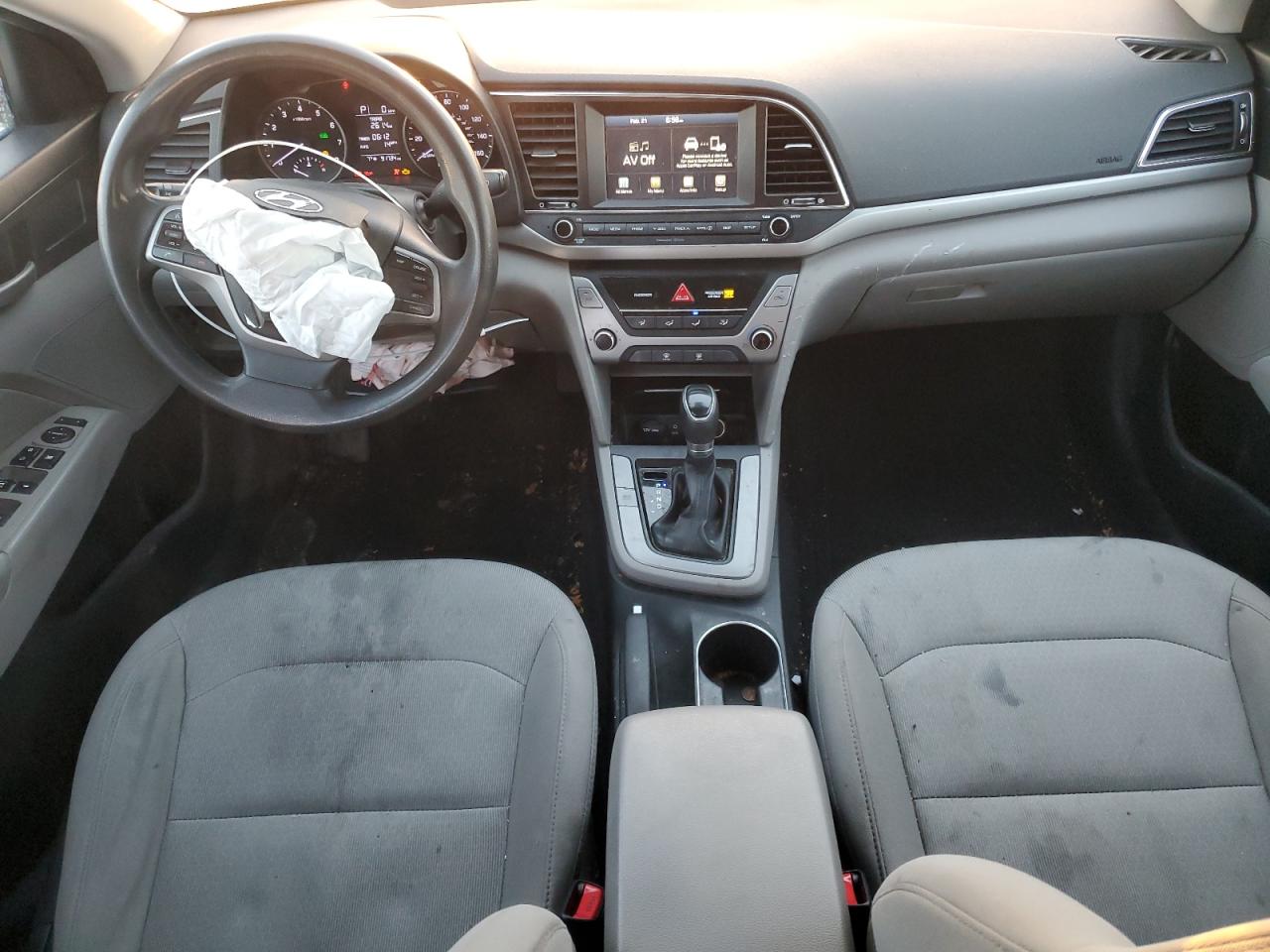 2017 Hyundai Elantra - Image 8