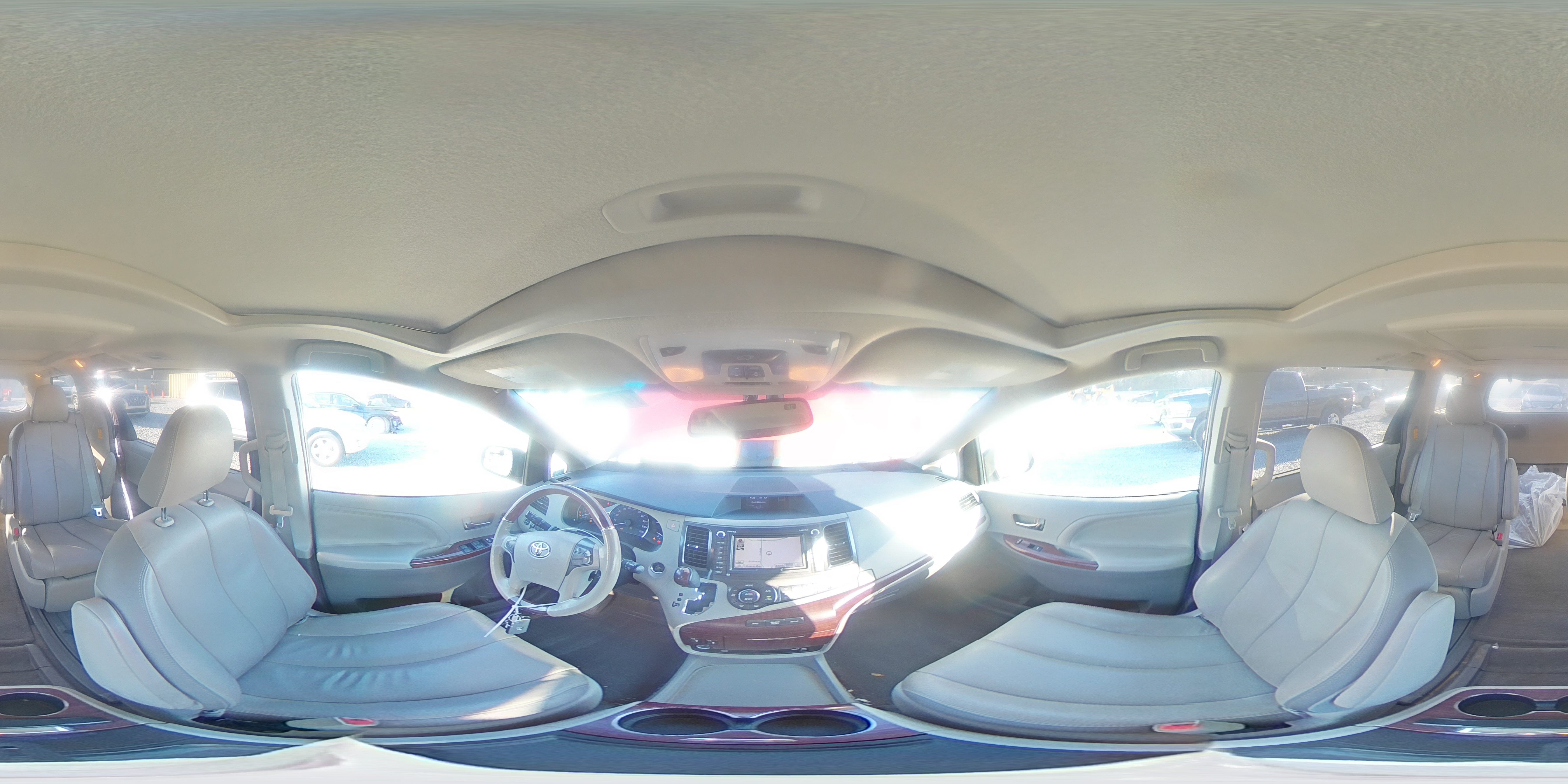 2013 Toyota Sienna - Image 14