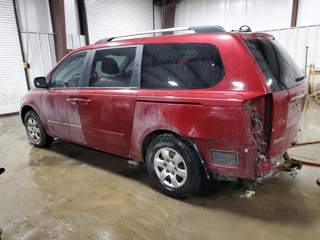 2010 Kia Sedona - Image 2