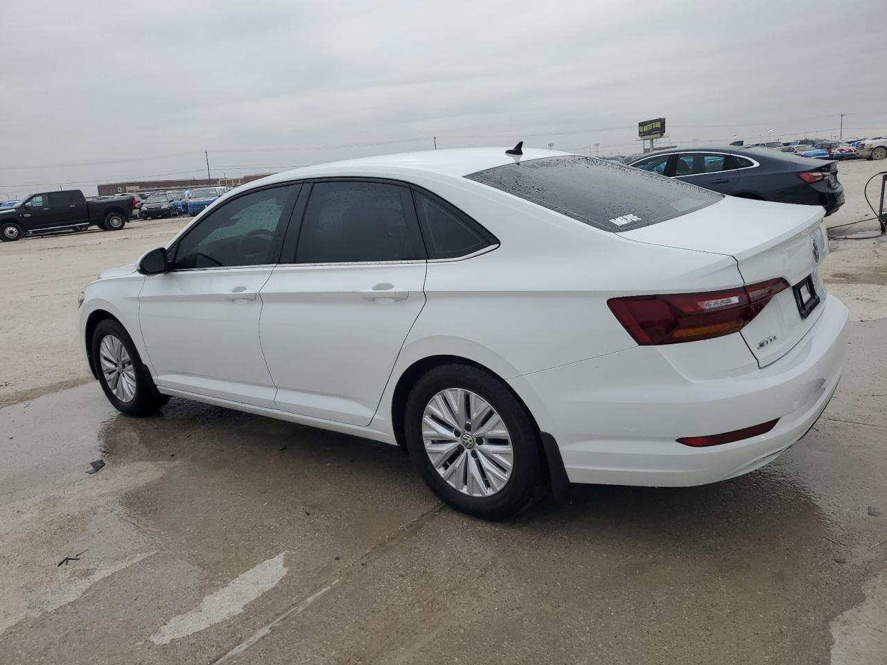 2019 Volkswagen Jetta - Image 2