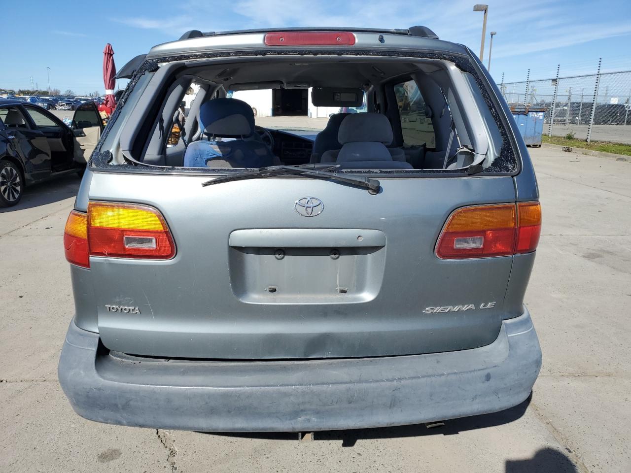 1998 Toyota Sienna - Image 6
