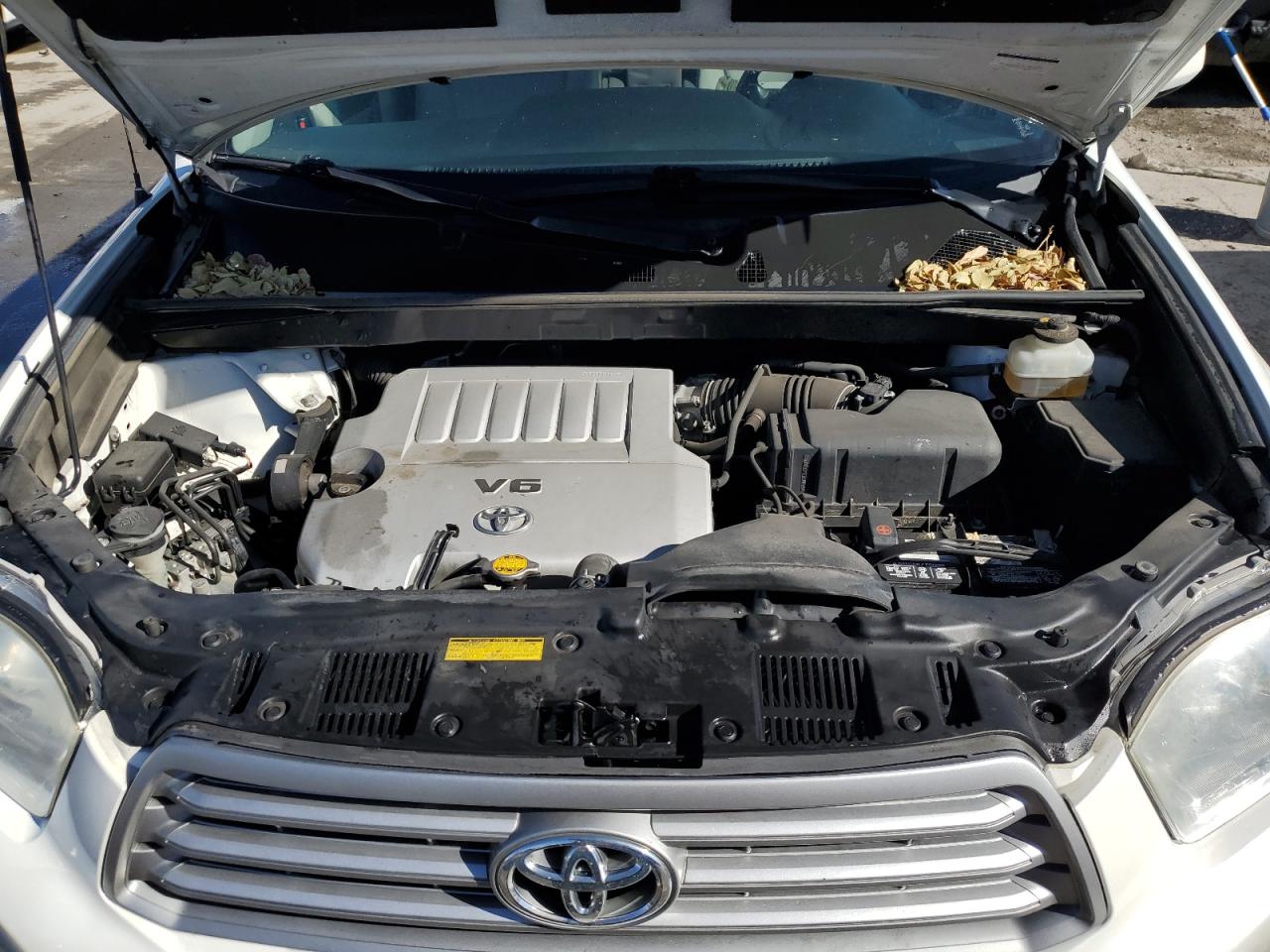 2010 Toyota Highlander - Image 12