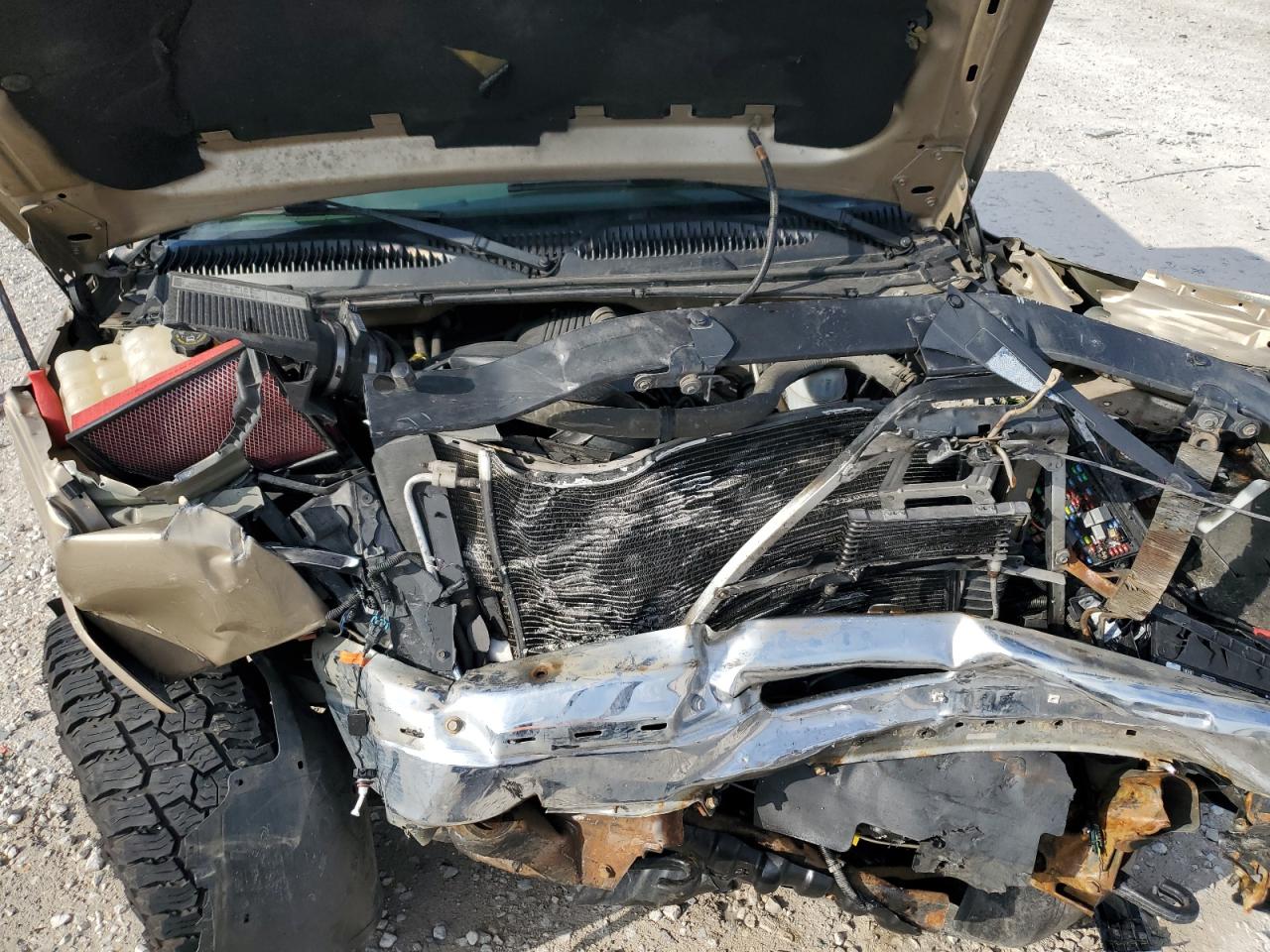 2004 Chevrolet Silverado - Image 11