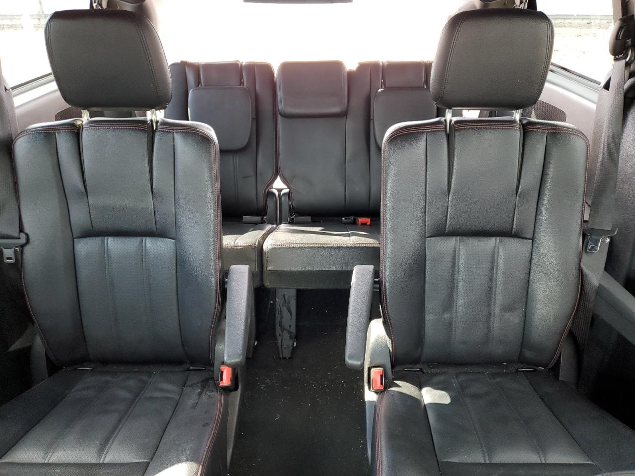 2019 Dodge Caravan - Image 10