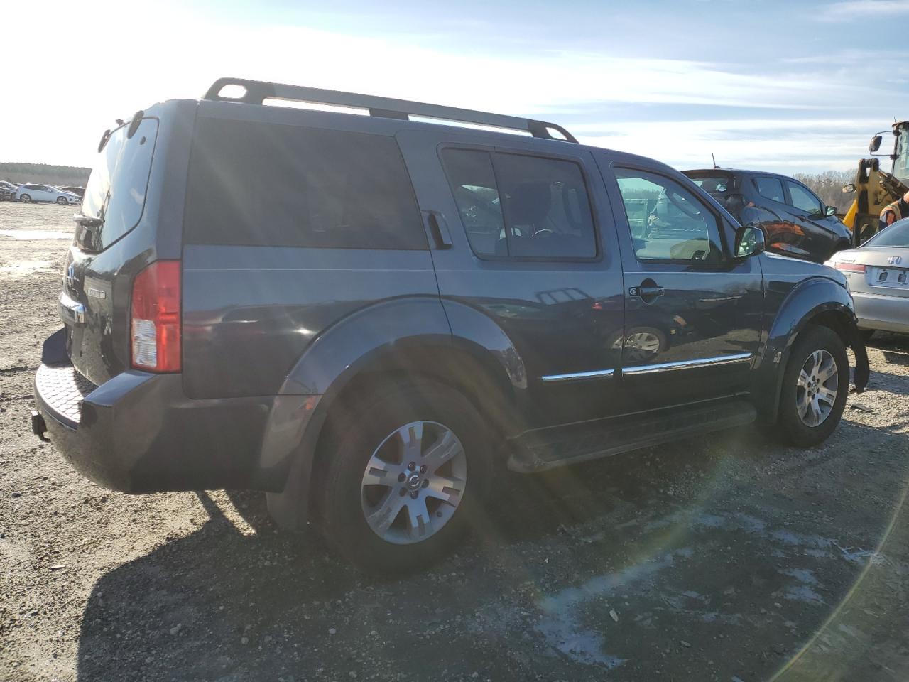 2011 Nissan Pathfinder - Image 3