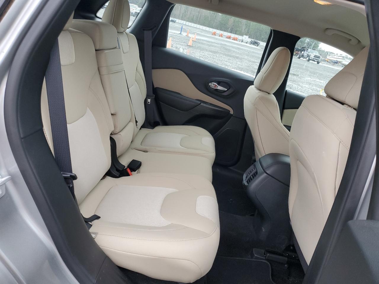 2016 Jeep Grand Cherokee - Image 12