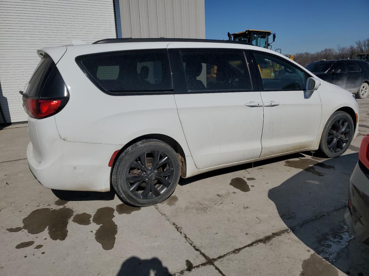 2020 Chrysler Pacifica - Image 3
