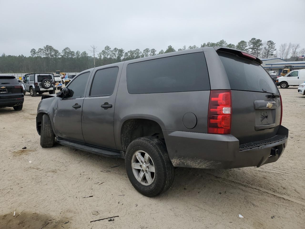 2007 Chevrolet Suburban - Image 2