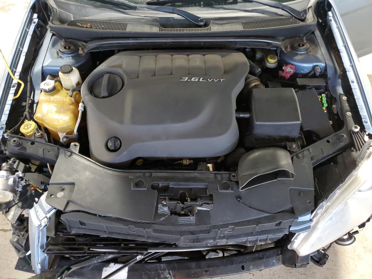 2011 Chrysler 200 - Image 11