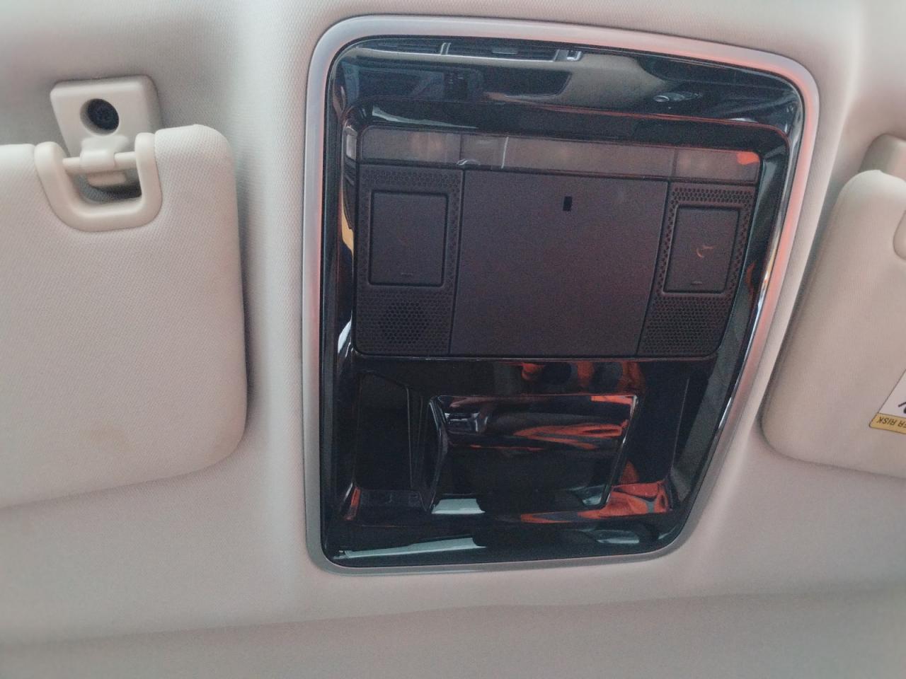 2016 Land Rover Range Rover - Image 13