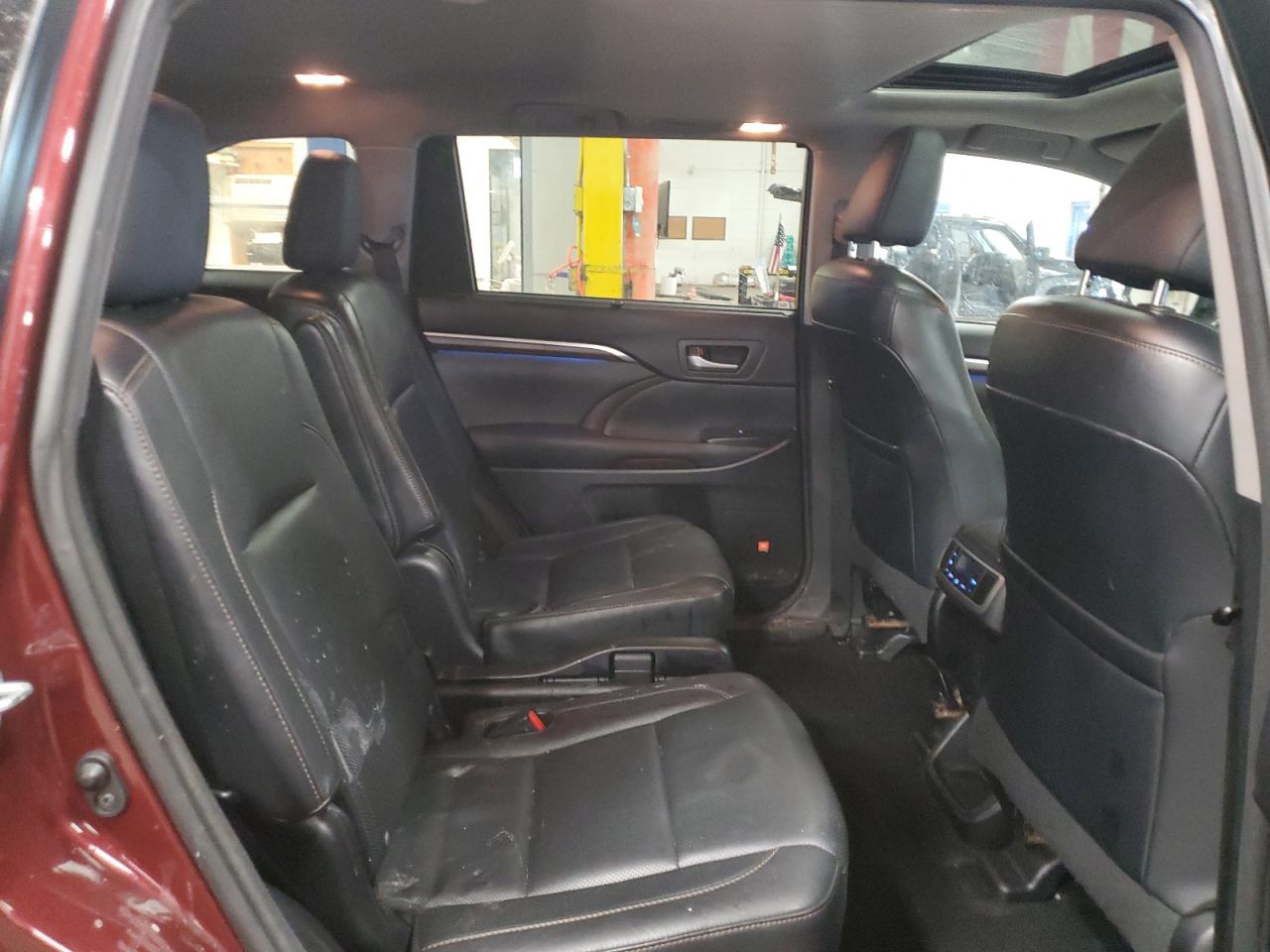 2015 Toyota Highlander - Image 11