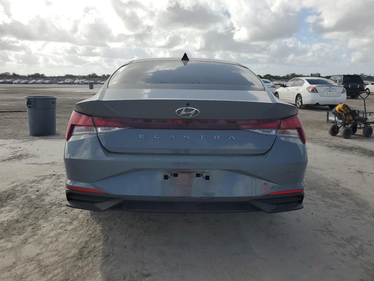 2022 Hyundai Elantra - Image 6