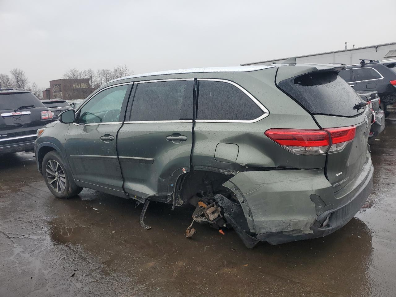 2018 Toyota Highlander - Image 2
