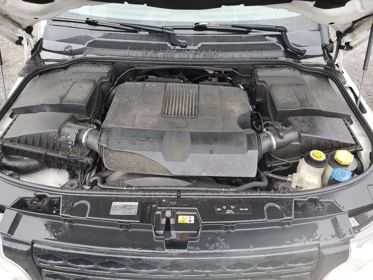 2013 Land Rover LR4 - Image 12