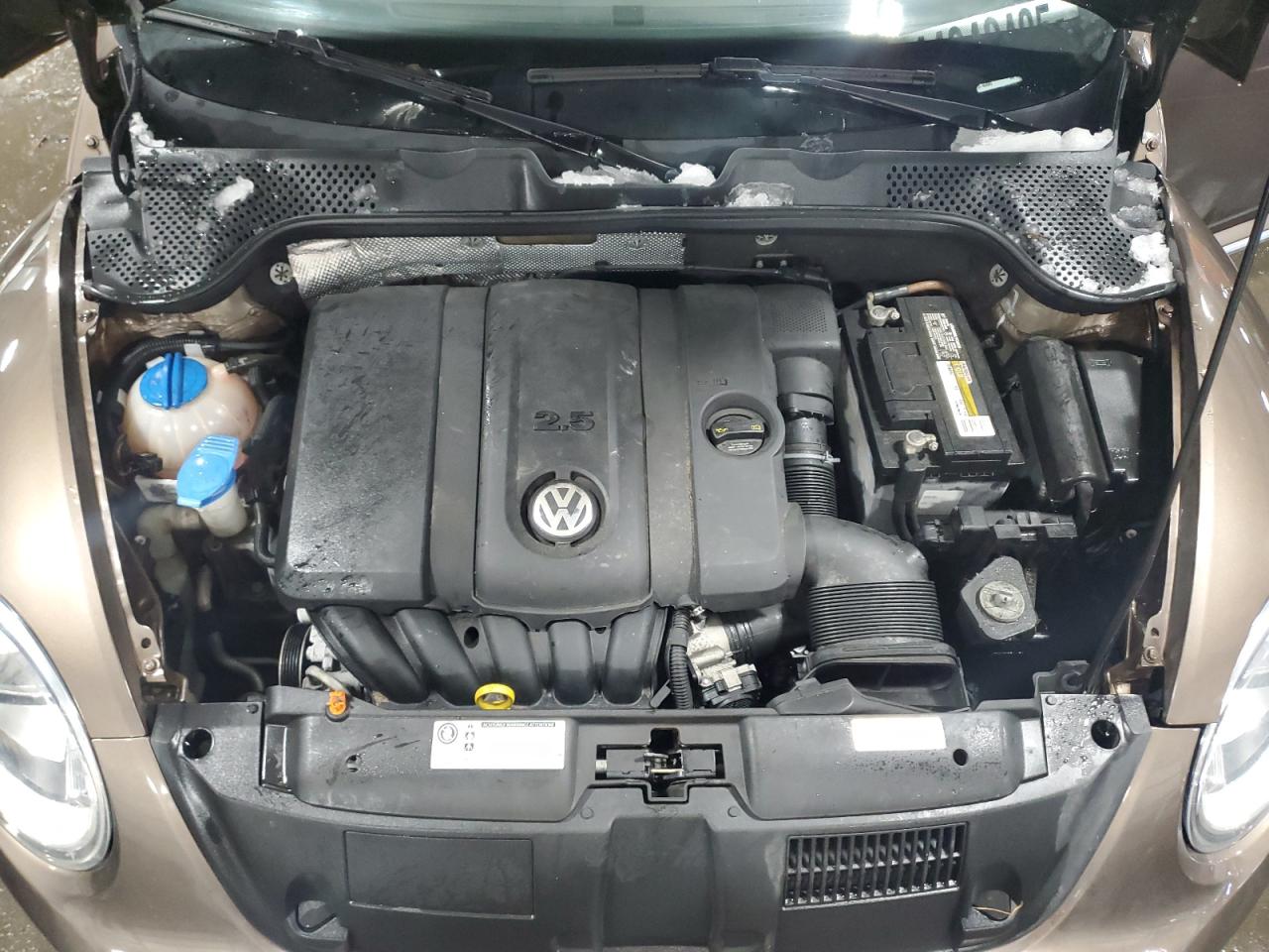 2013 Volkswagen Beetle - Image 12