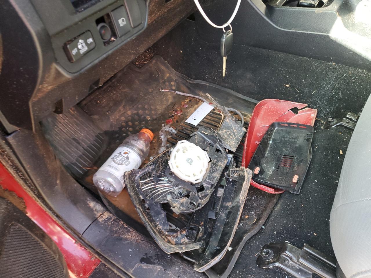 2019 Toyota Tacoma - Image 13