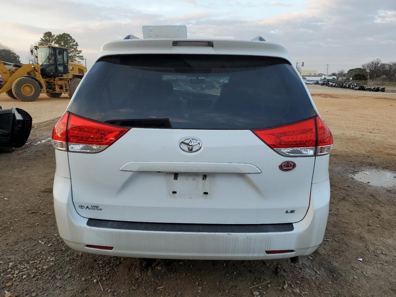 2014 Toyota Sienna - Image 6