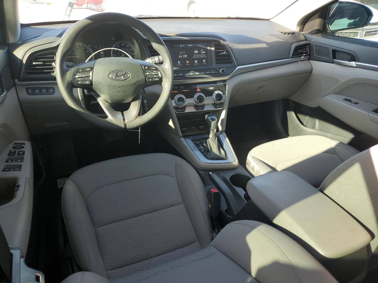 2019 Hyundai Elantra - Image 8