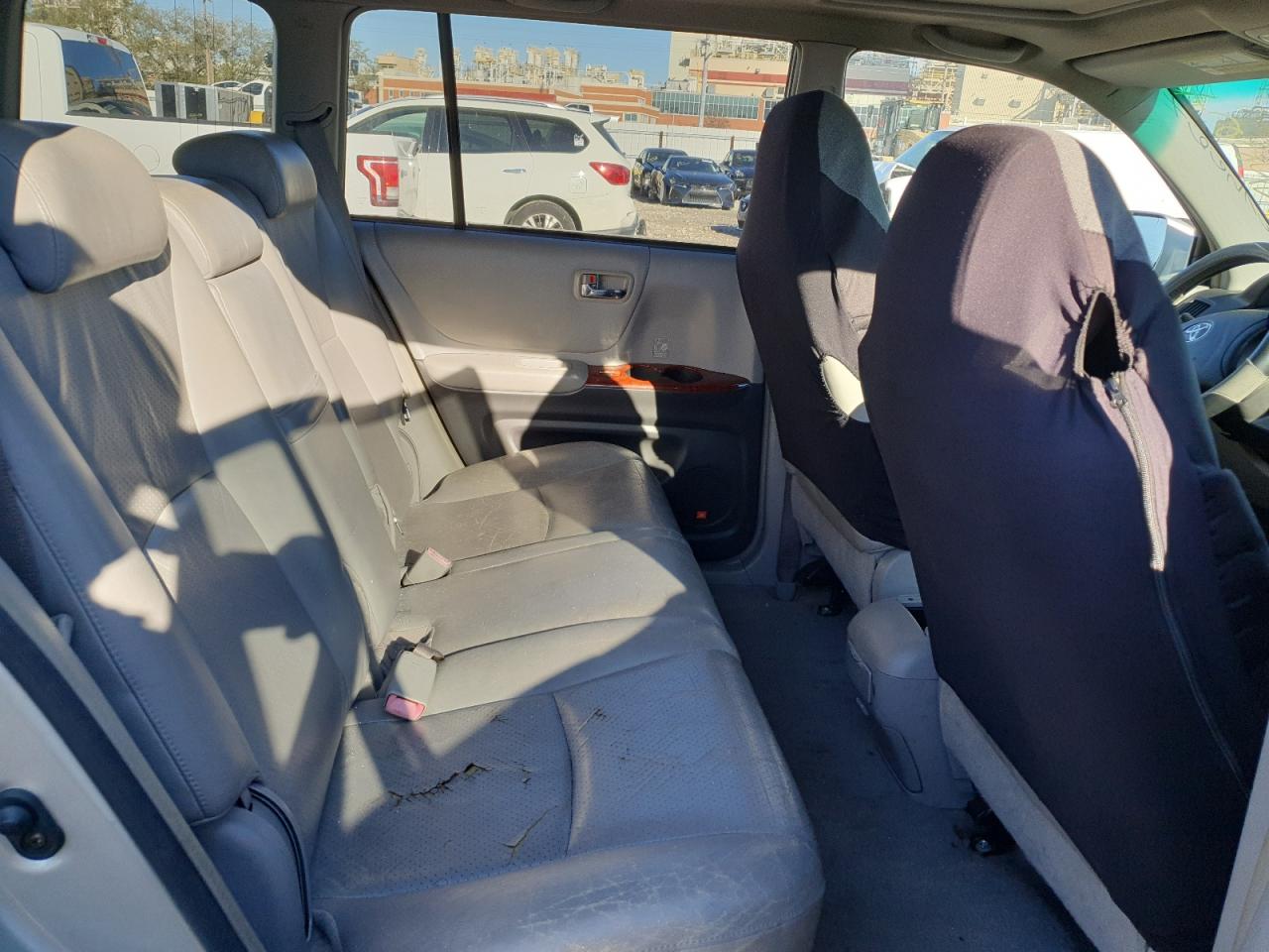 2004 Toyota Highlander - Image 11