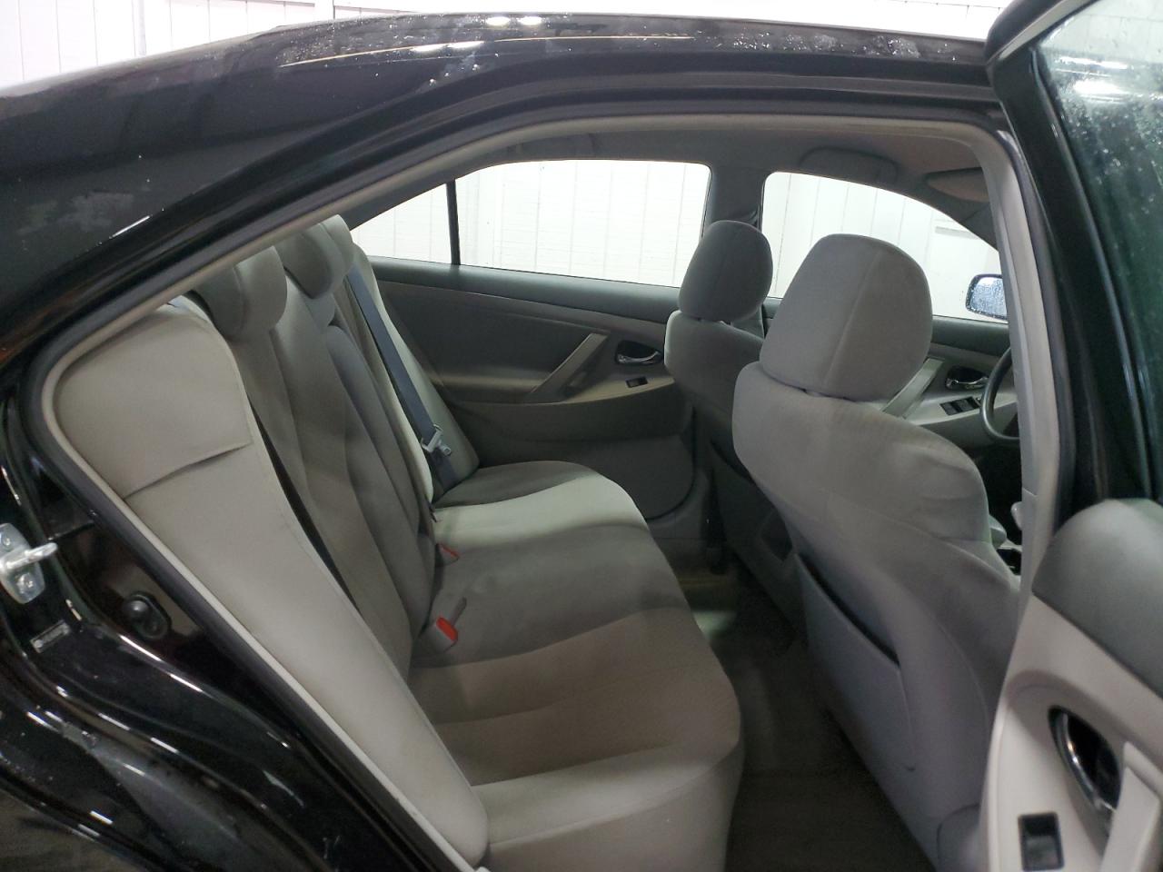 2009 Toyota Camry - Image 10