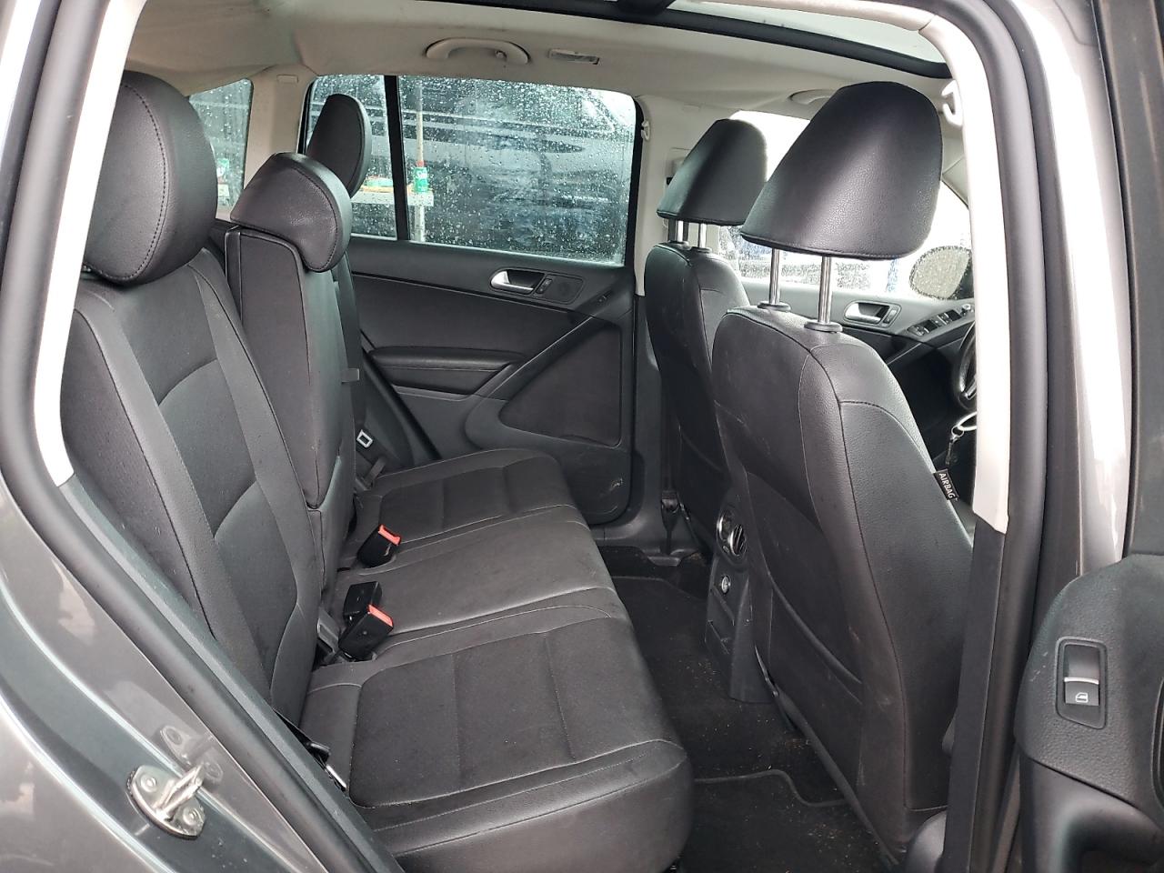 2015 Volkswagen Tiguan - Image 10
