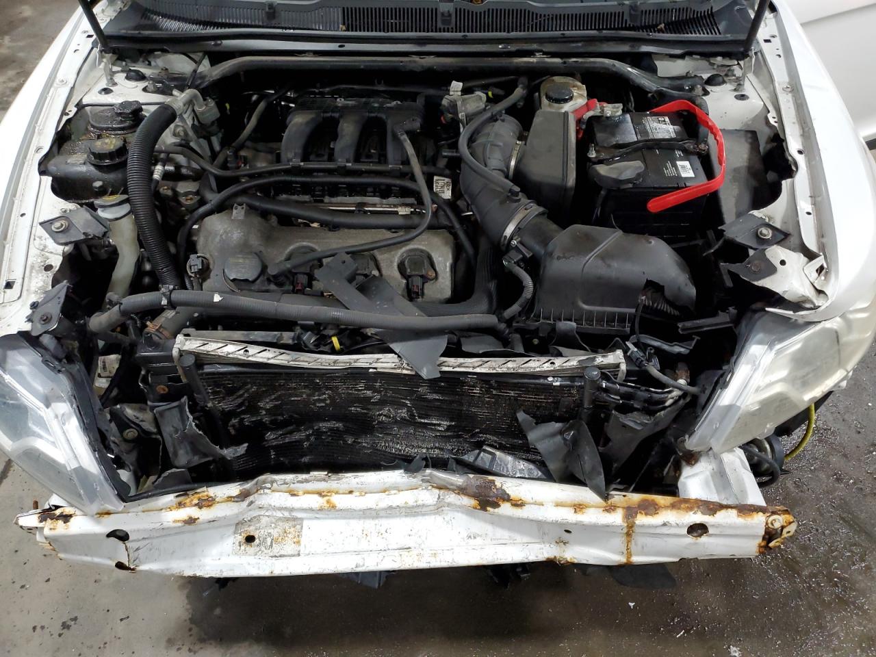 2011 Ford Taurus - Image 11