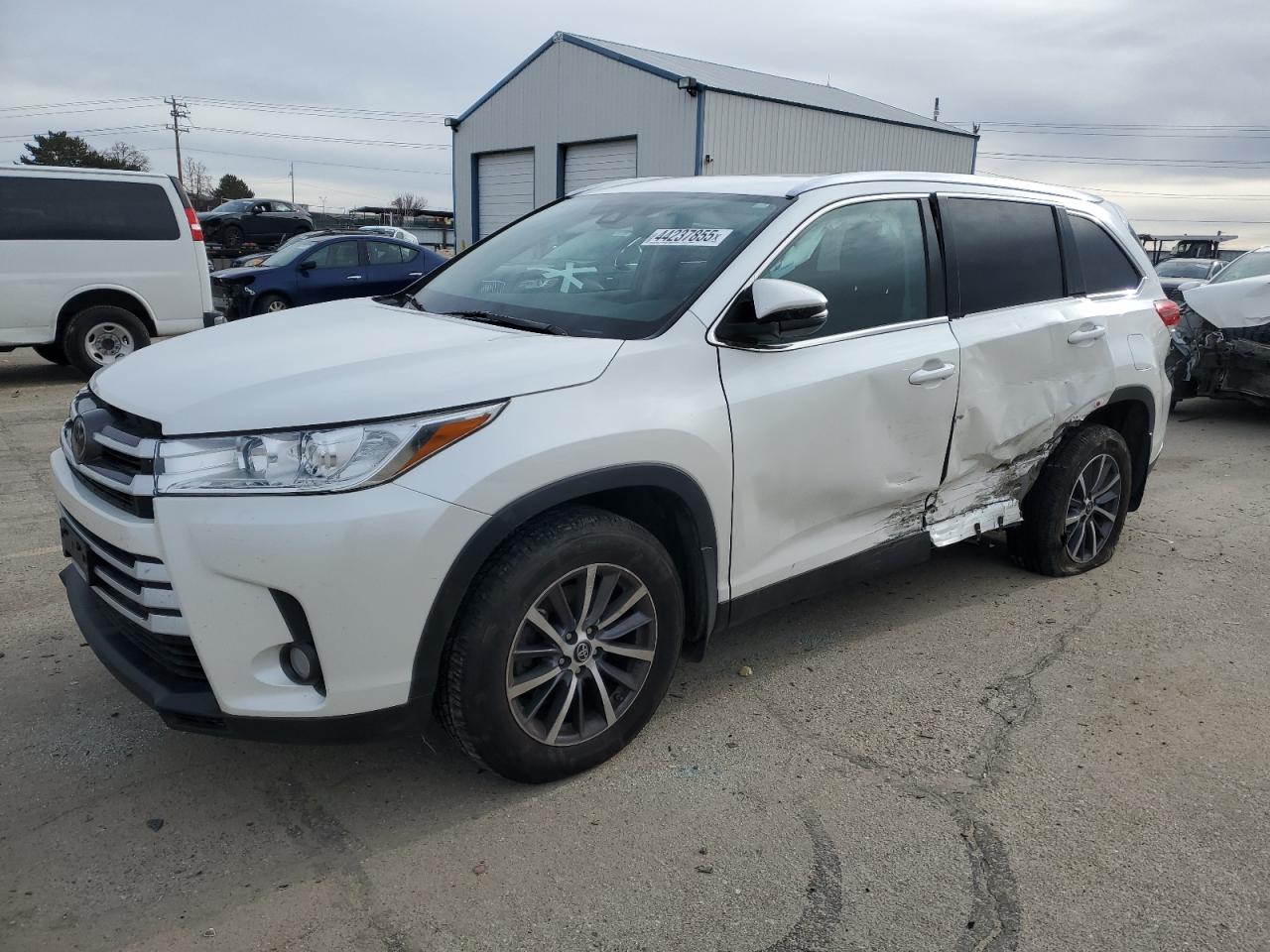2019 Toyota Highlander - Image 1