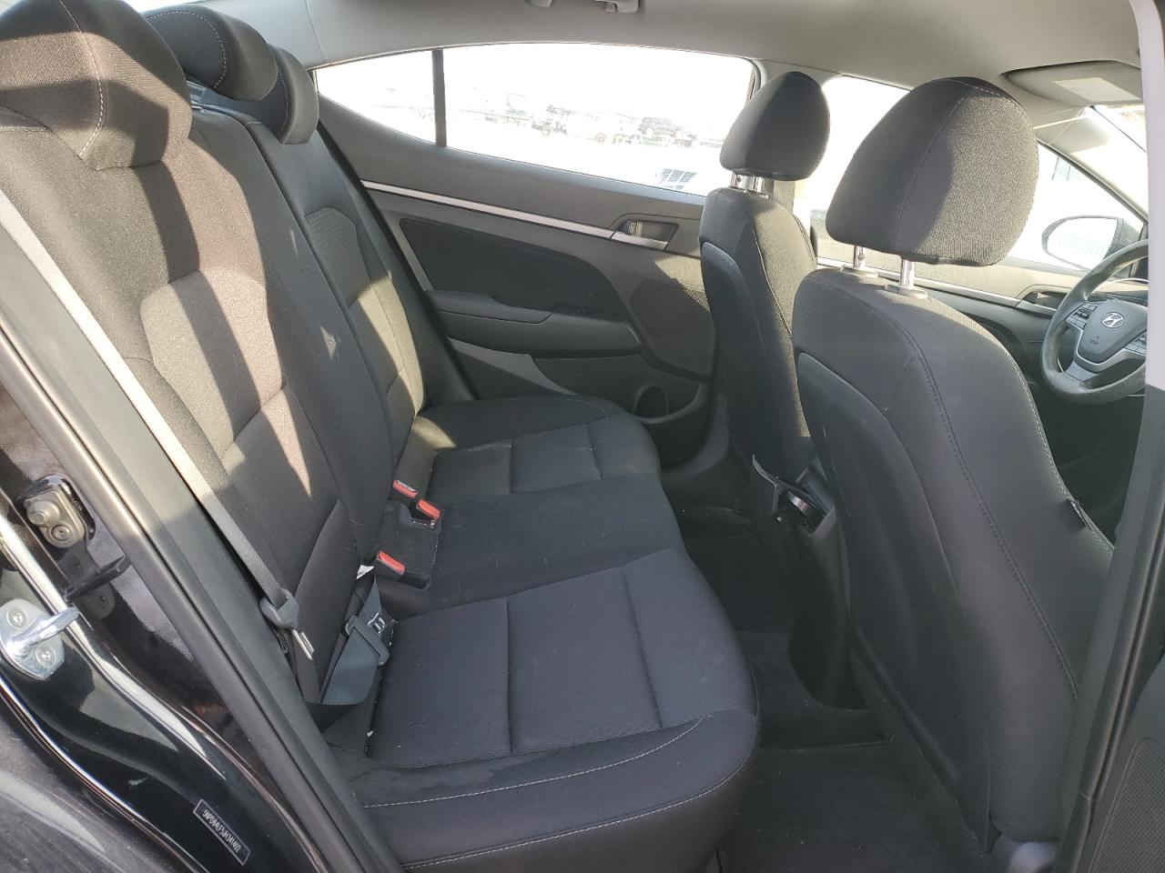 2018 Hyundai Elantra - Image 10