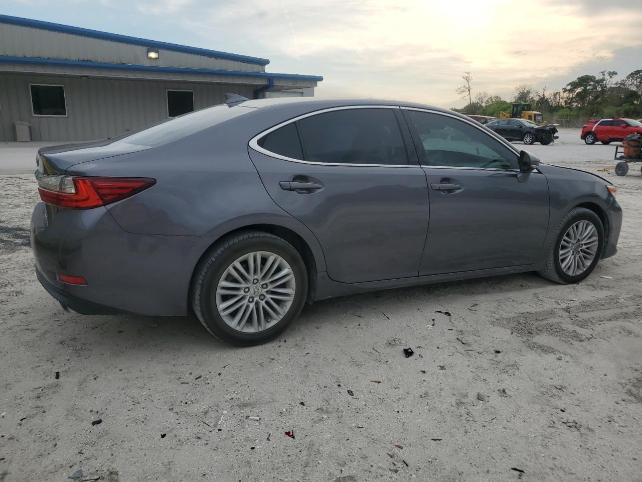 2017 Lexus ES - Image 3