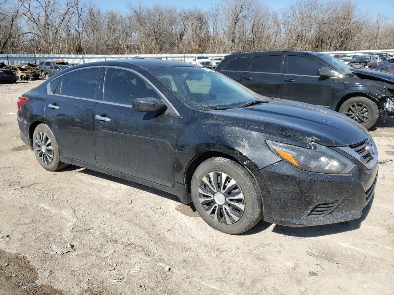 2017 Nissan Altima - Image 4