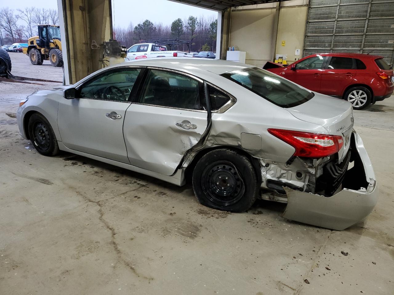 2016 Nissan Altima - Image 2