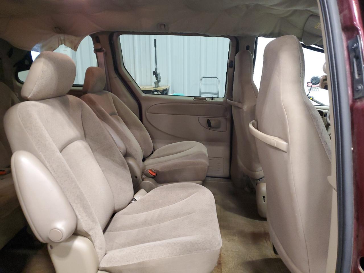 2003 Chrysler Voyager - Image 11