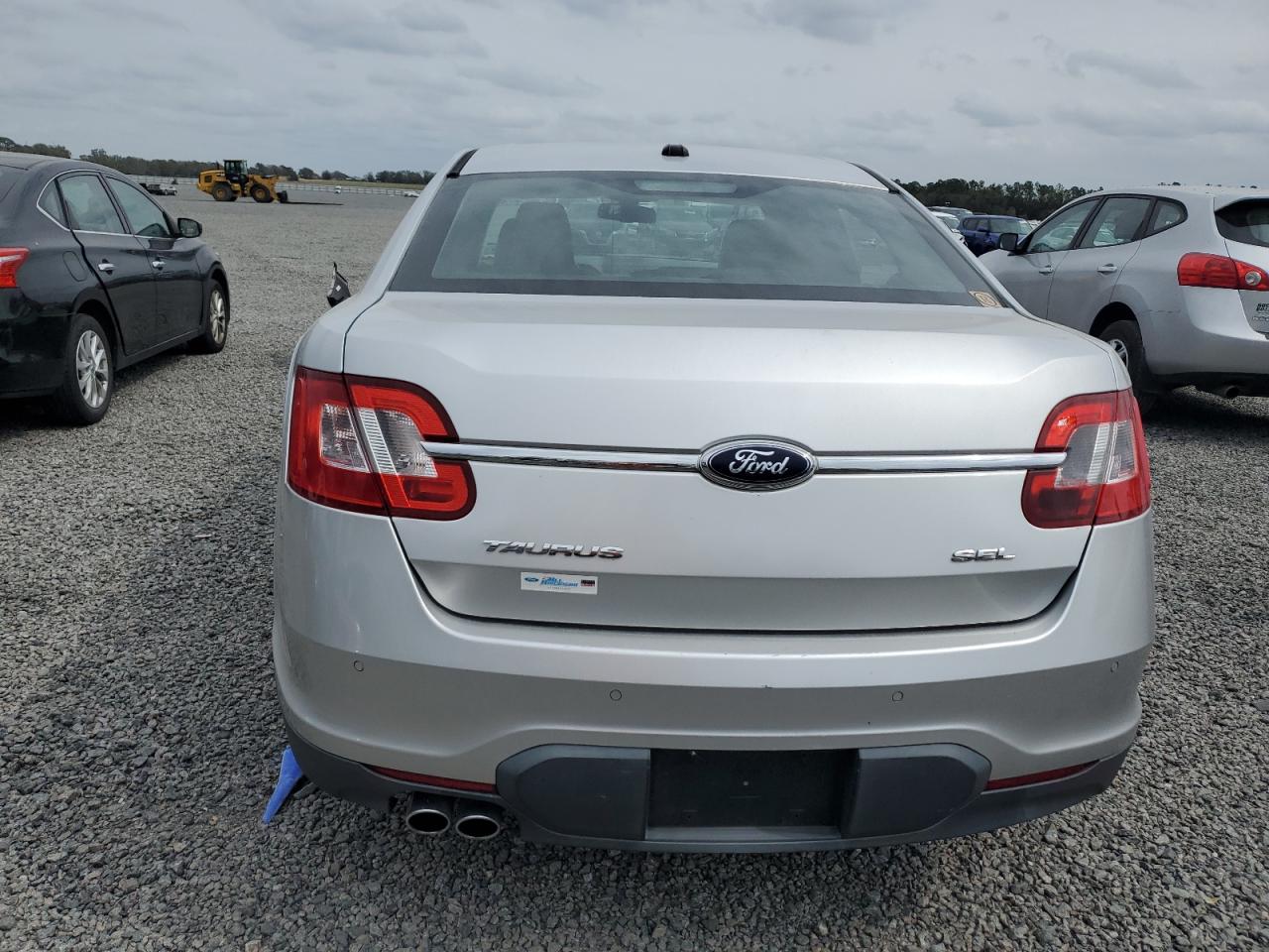 2010 Ford Taurus - Image 6