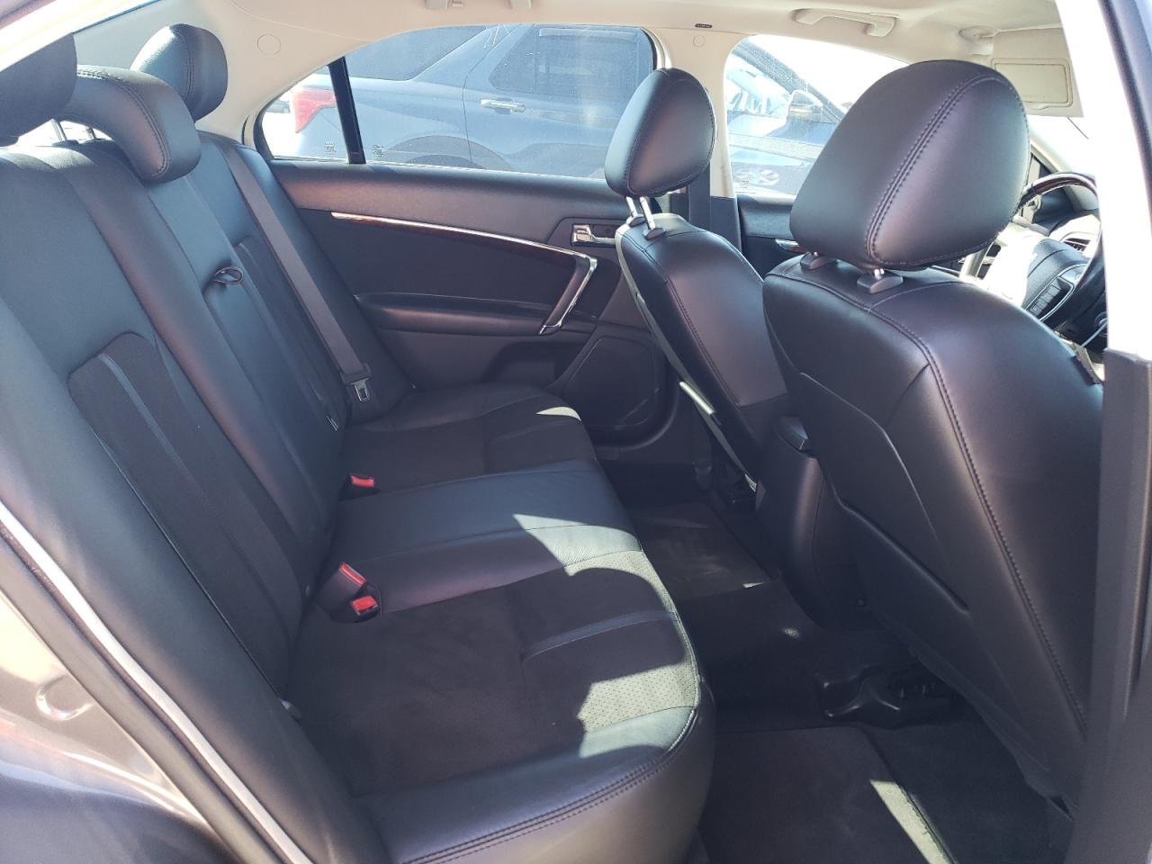 2011 Lincoln MKZ - Image 10