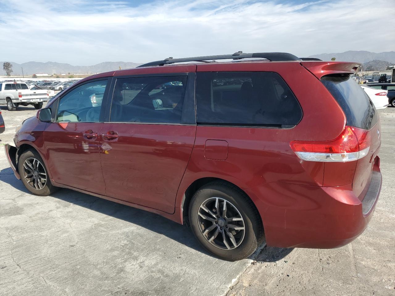 2012 Toyota Sienna - Image 2