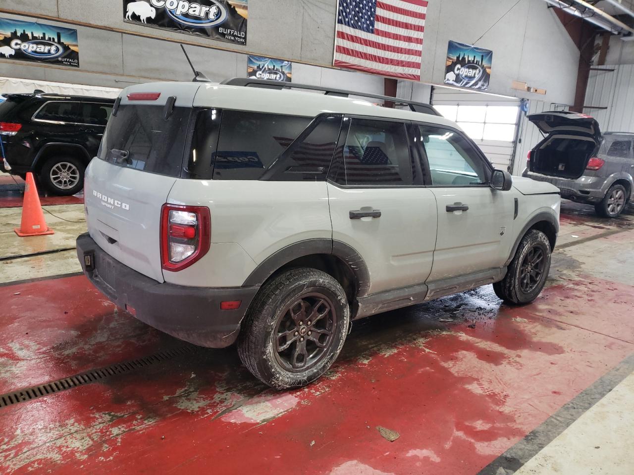 2021 Ford Bronco - Image 3