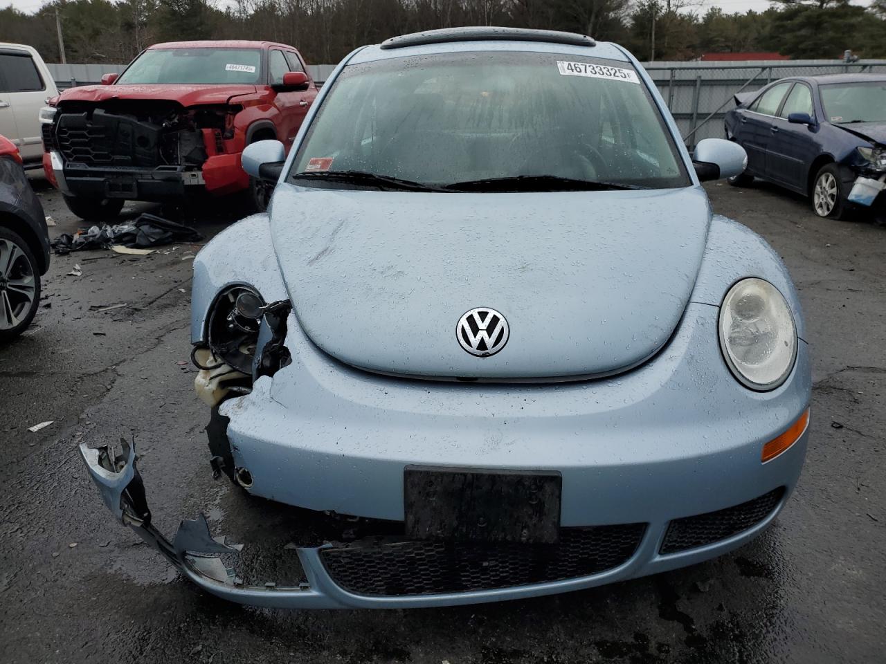 2010 Volkswagen Beetle - Image 5