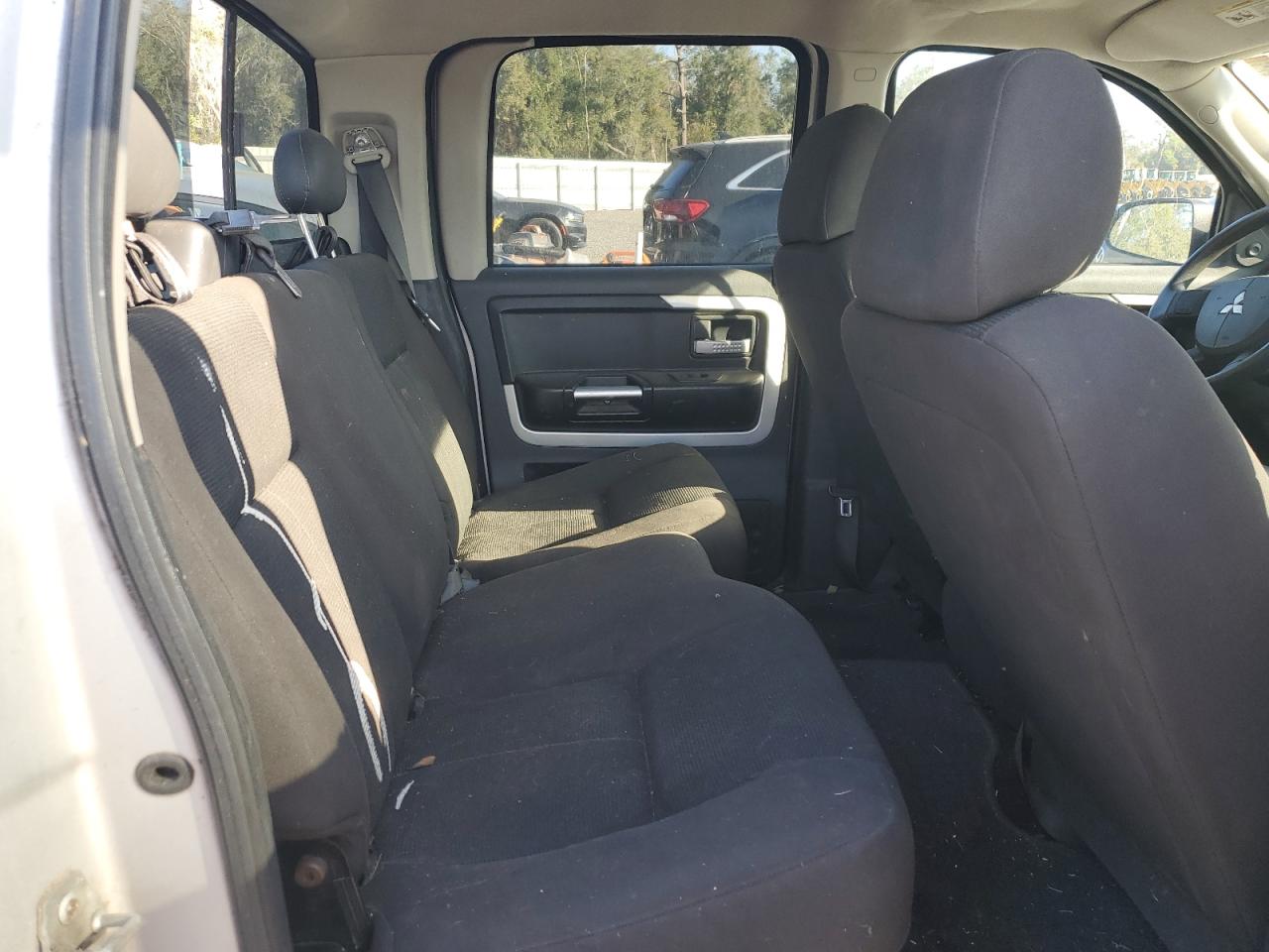 2008 Mitsubishi Raider - Image 10