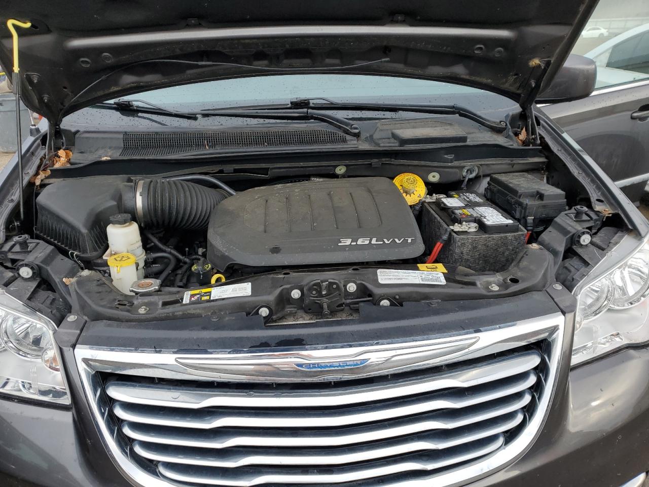 2015 Chrysler Town & Country - Image 11