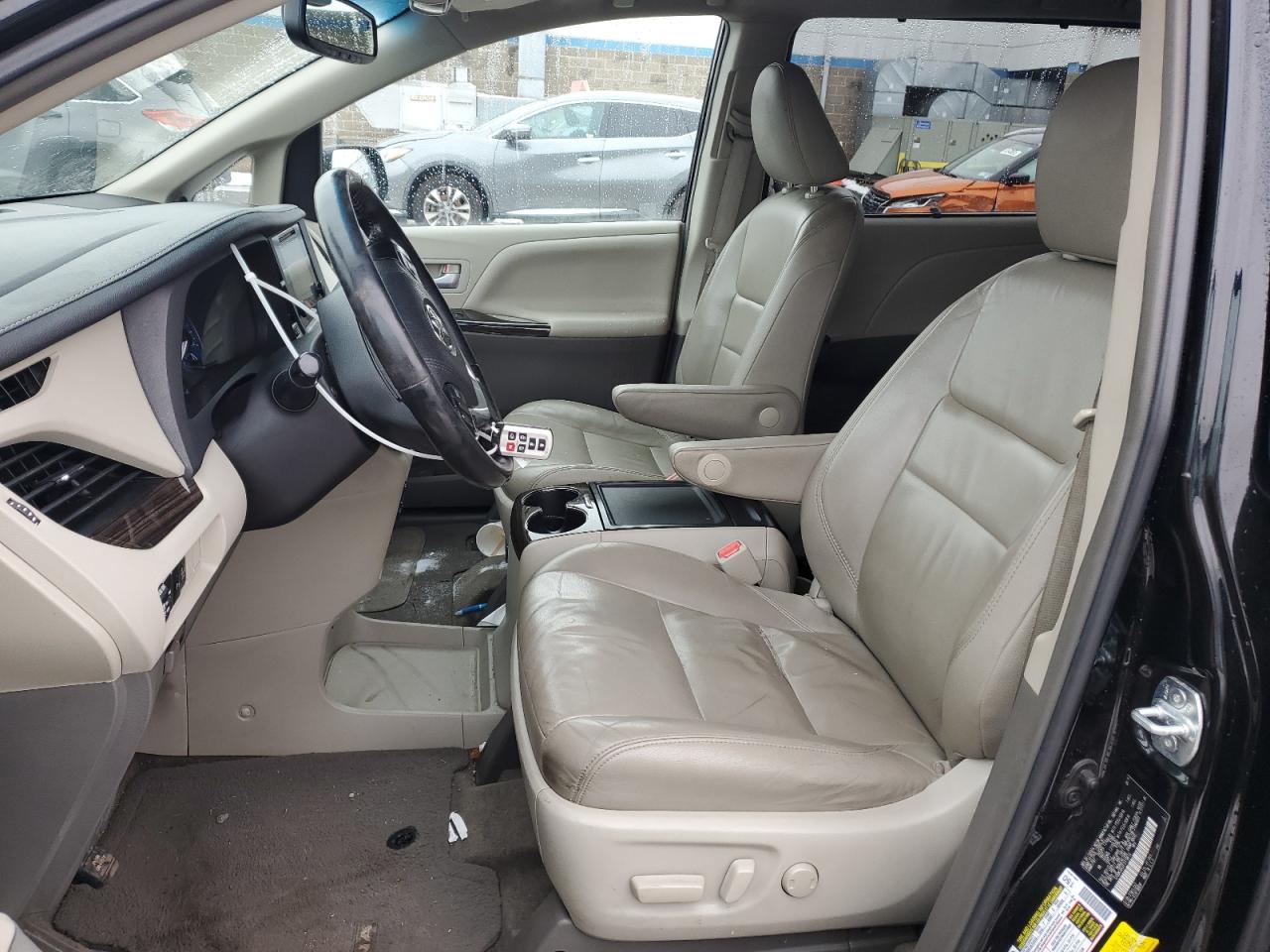 2015 Toyota Sienna - Image 7