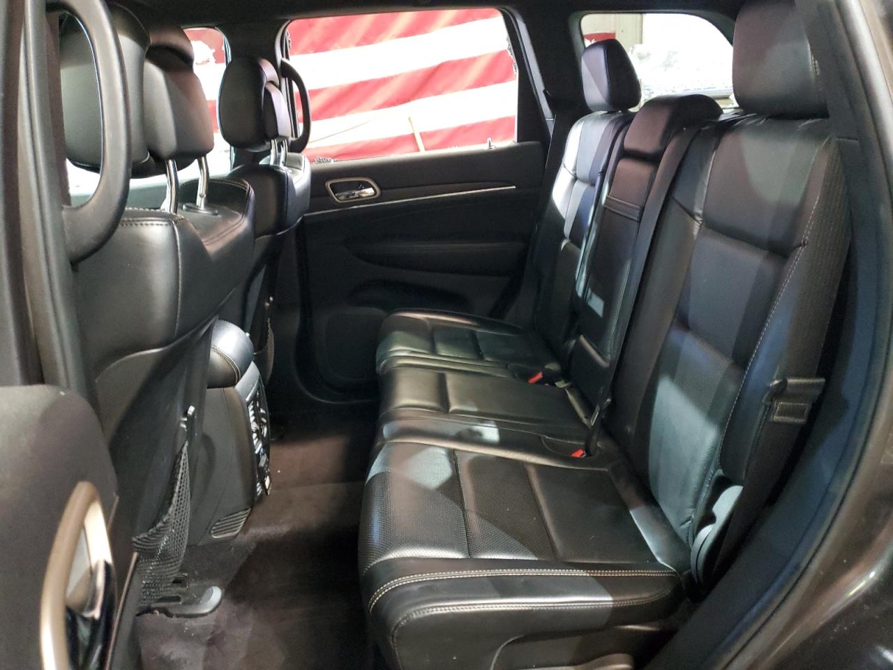 2017 Jeep Grand Cherokee - Image 11