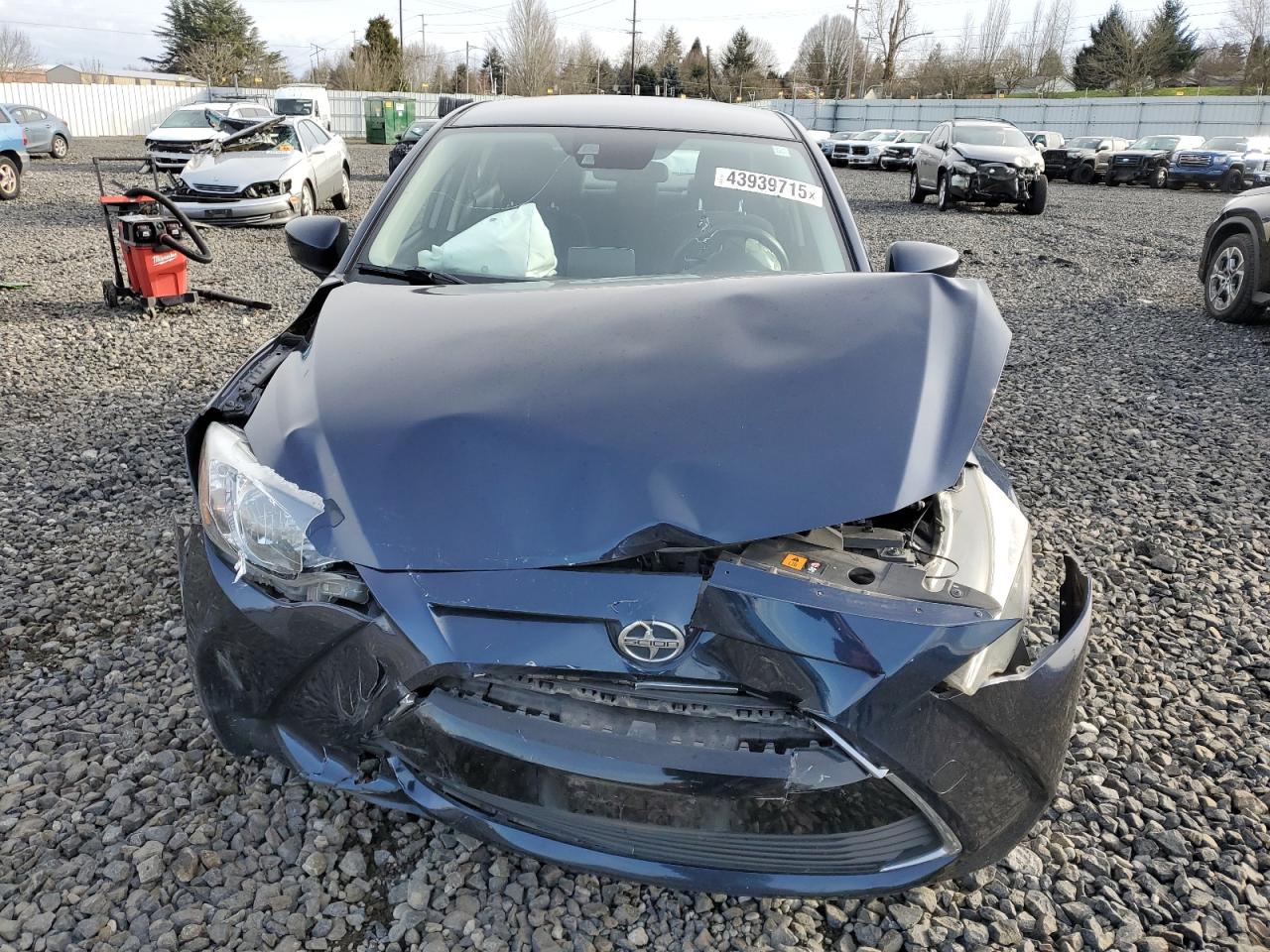 2016 Toyota iA - Image 5