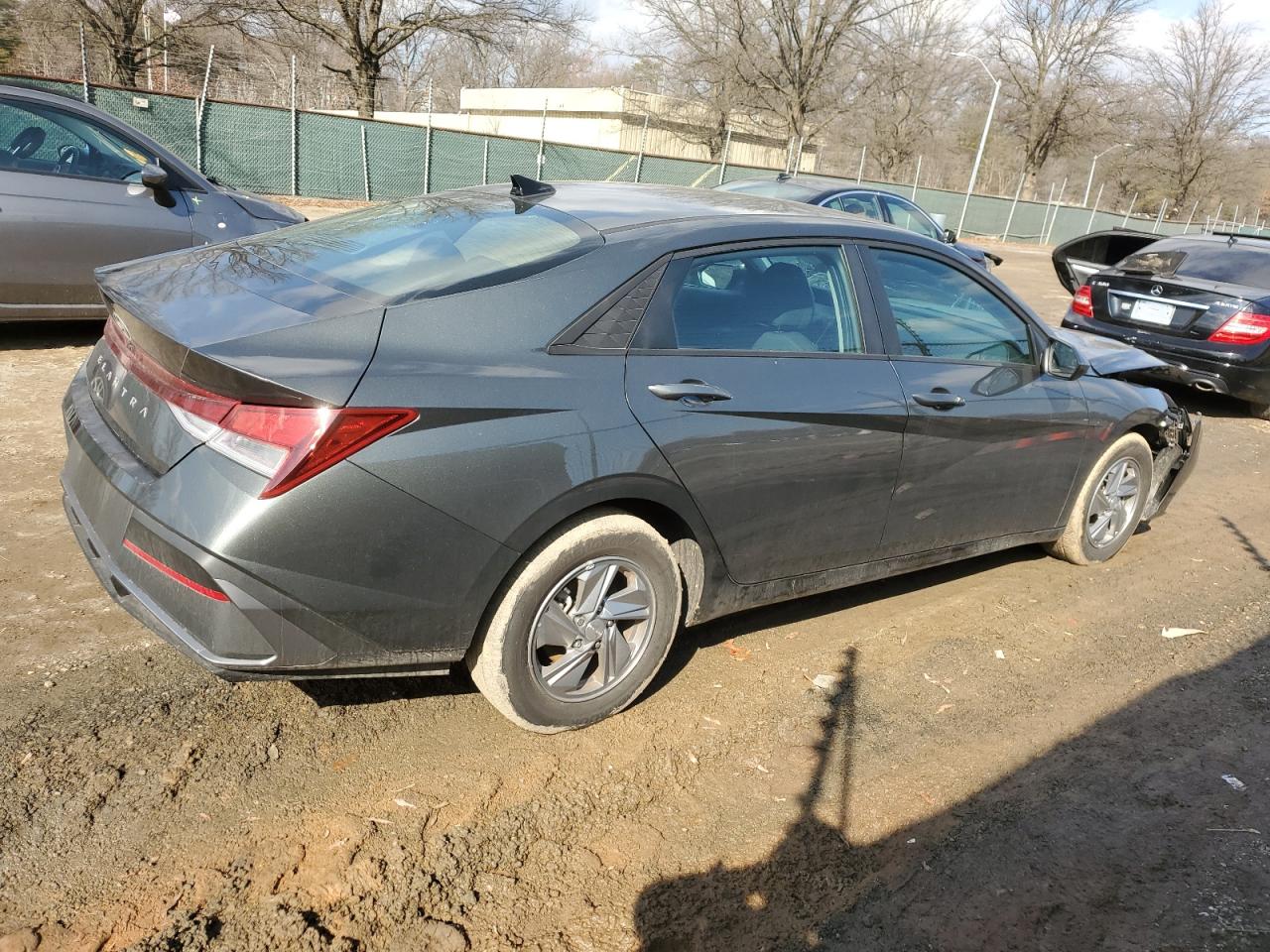 2024 Hyundai Elantra - Image 3