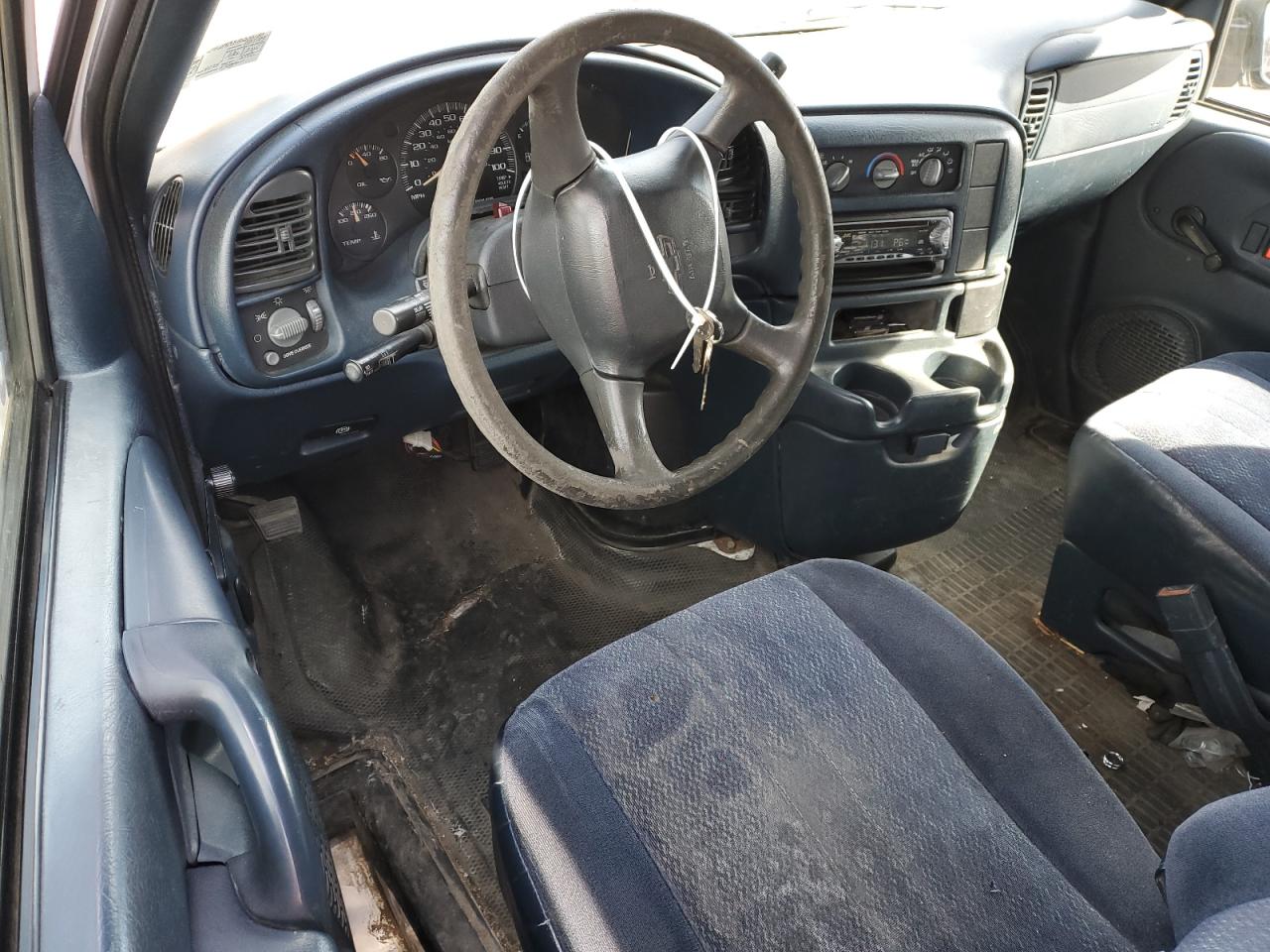 2002 Chevrolet Astro - Image 8