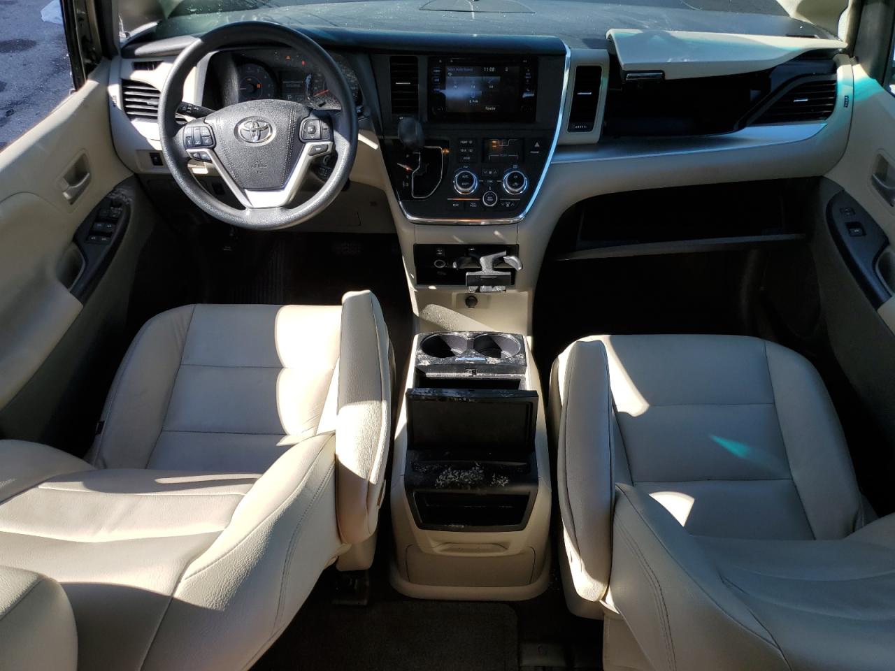 2015 Toyota Sienna - Image 8