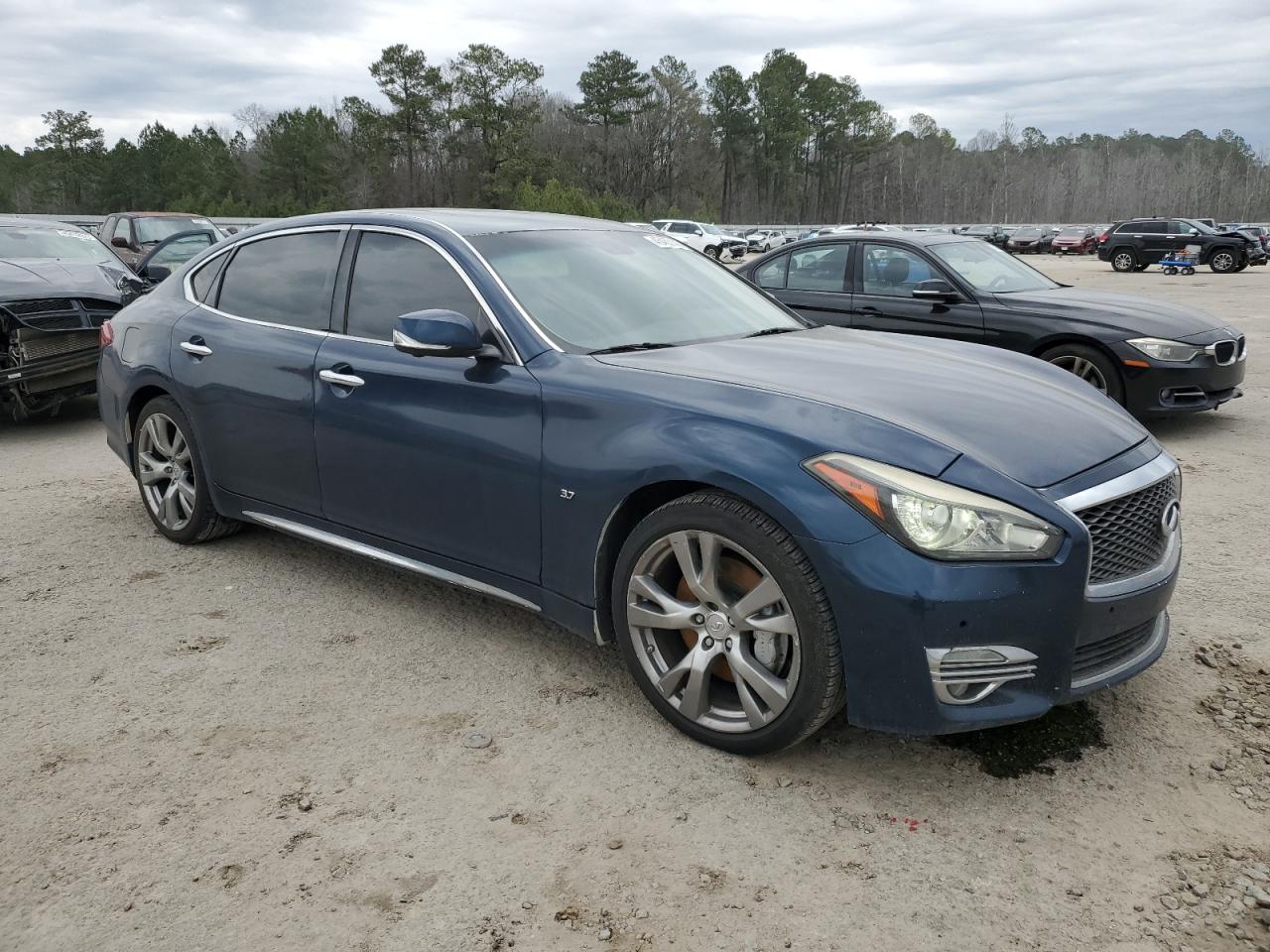 2015 Infiniti Q70 - Image 4