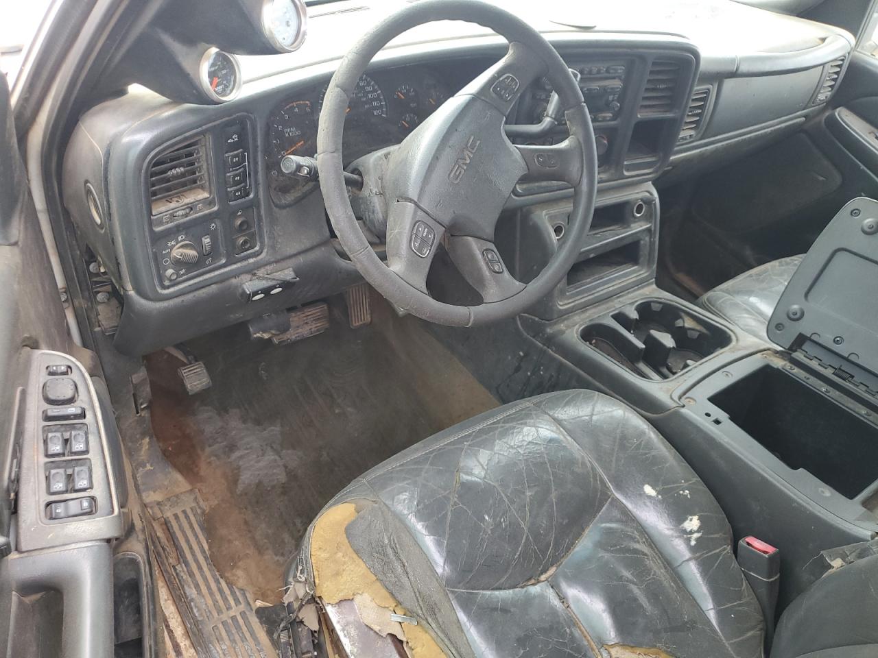 2005 GMC Sierra - Image 8