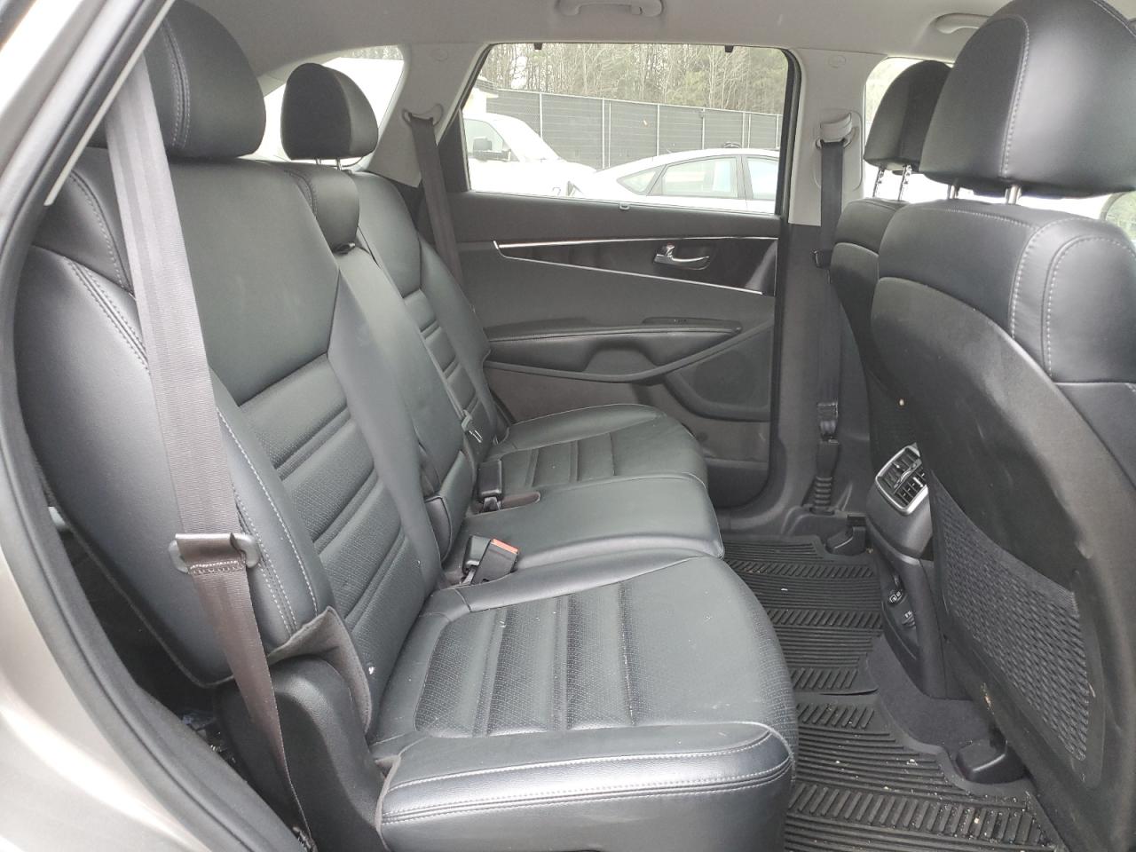 2018 Kia Sorento - Image 12